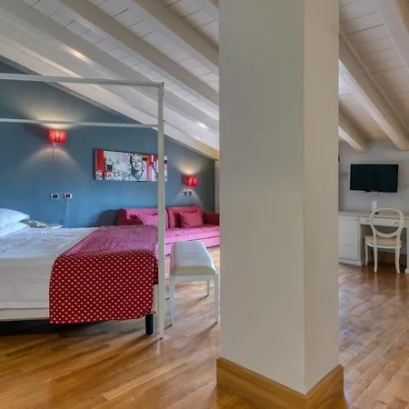 Fiera Di ホテル 4*